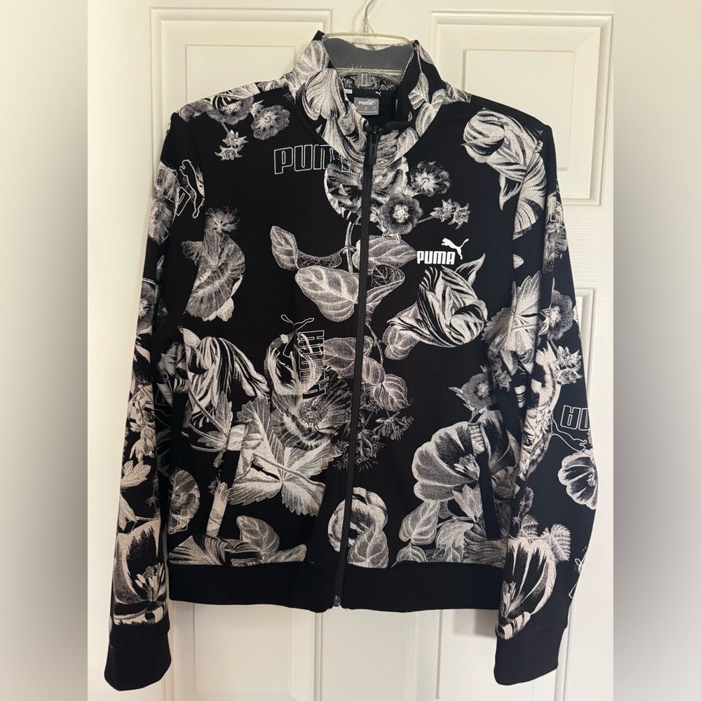 Puma Black Jacket with White Logo Accents; QR Code on Tag. EUC!! 🖤🤍